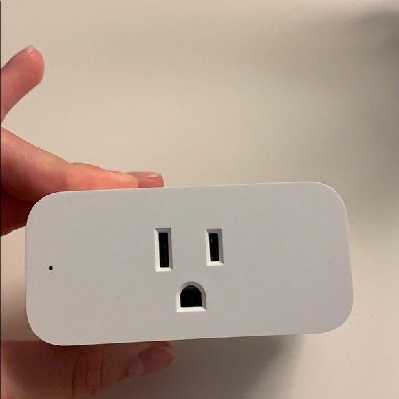 Amazon Alexa Plug - Picture 2 of 4